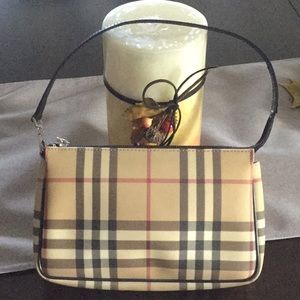 Authentic Burberry nova check small shoulder bag.